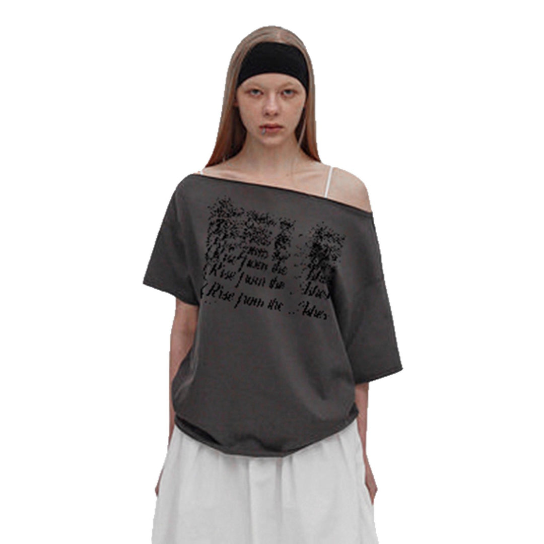 Dame T-shirt med fashionable V-udskæring og glitrende strass kors Skovae