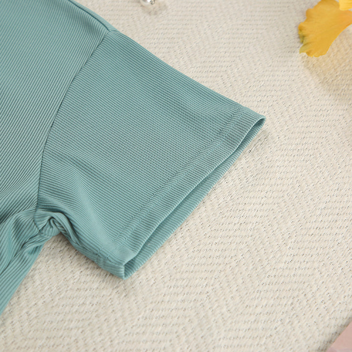 Dame sæt fra afslappet cropped-top og komfortable shorts med flæsedetaljer Stilla