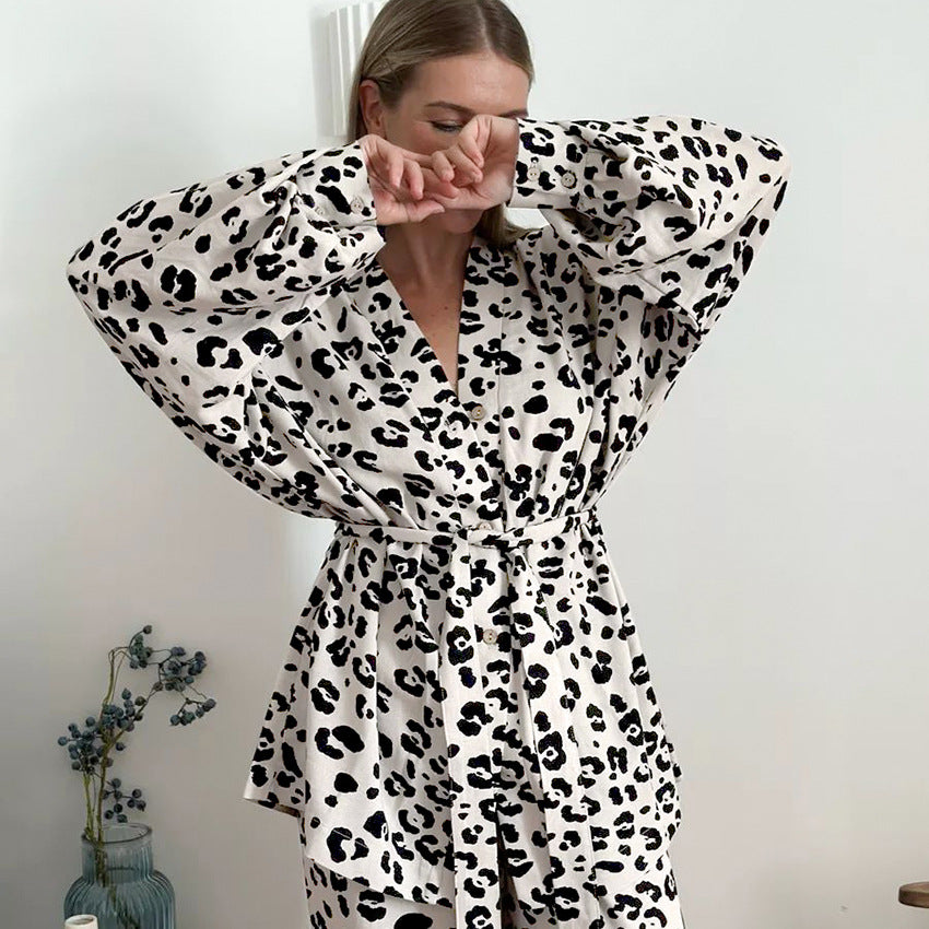 Dame natkjole med leopardmønster og brede ærmer Stilla