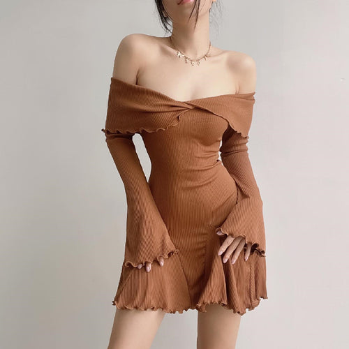 Dame Elegant Off-Shoulder Kjole med Ærmer og Modige Draperinger Stilla