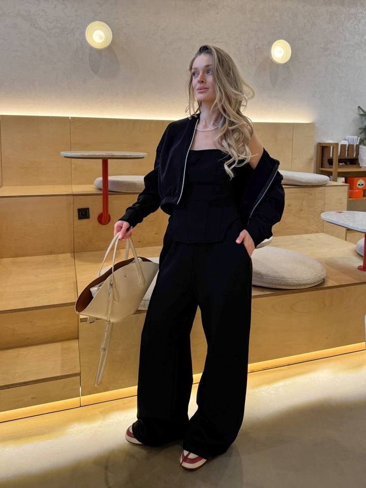 Kvinders sporty jumpsuit med stilfuld bustier og hoodie Skovae