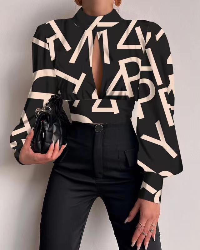 Damer modebluse med grafisk design Stilla