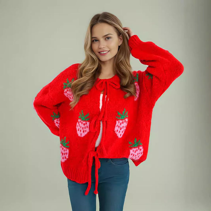 Kvinders strikkede sweater med dejligt jordbærmotiv og ballonærmer Stilla