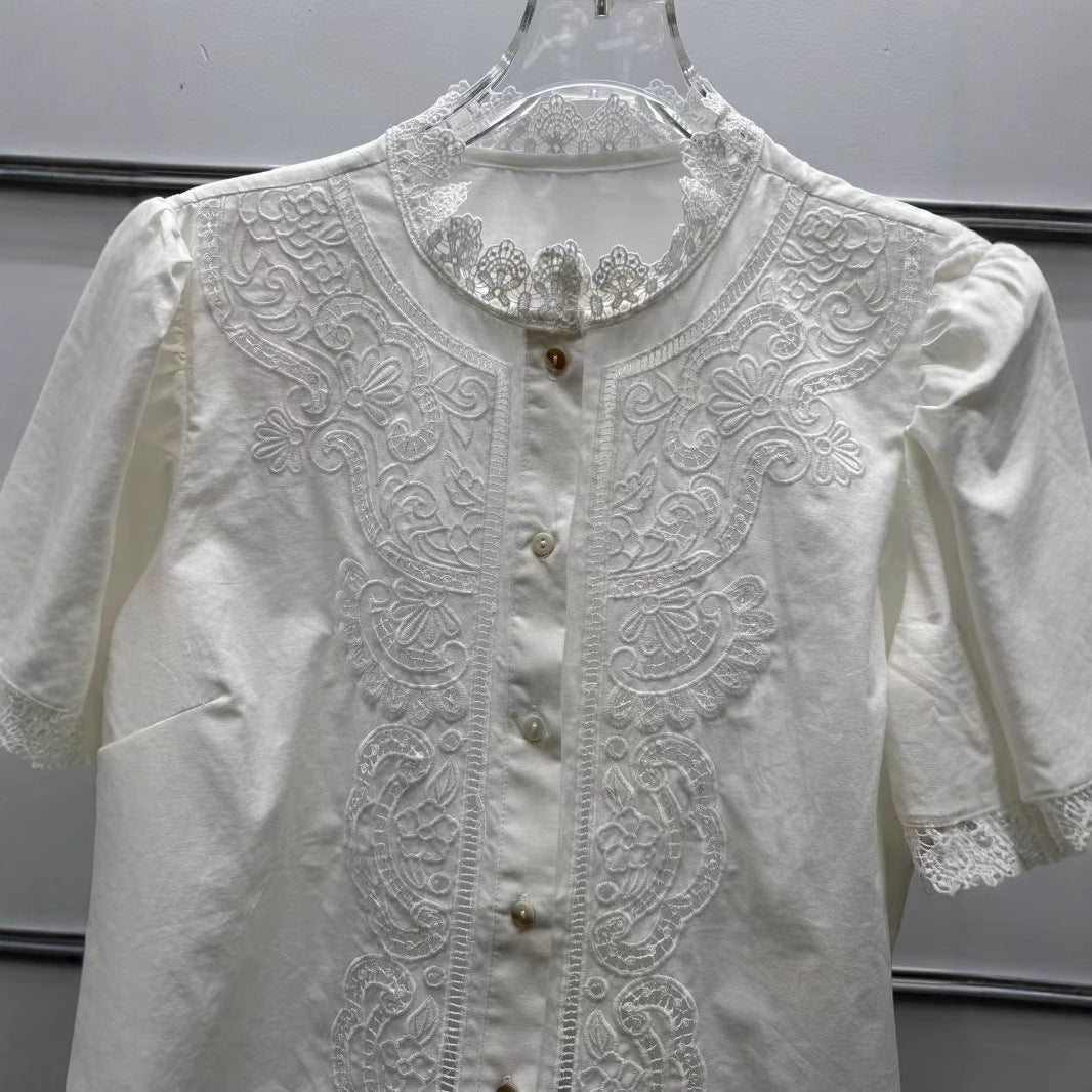 Damebluse med kunstneriske hulbroderier og elegante flæser Stilla