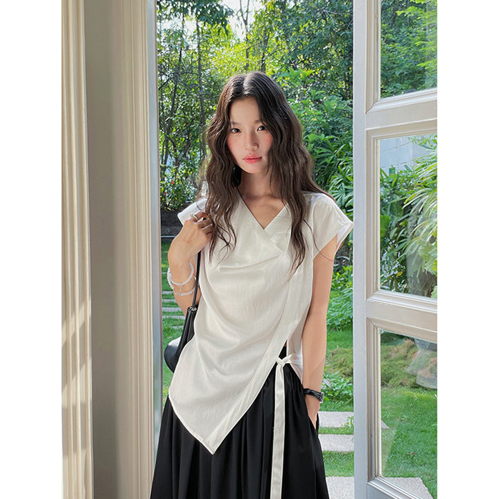 Dame indpakningsbluse med asymmetrisk snit og elegant drapering Stilla