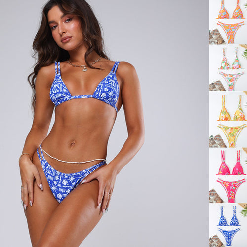 Dame trekant-bikini med legende blomstermønster og raffinerede snøringsdetaljer Skovae