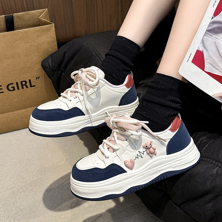 Dame Sportive Sneakers med forstærket sålprofil og trendy design Stilla