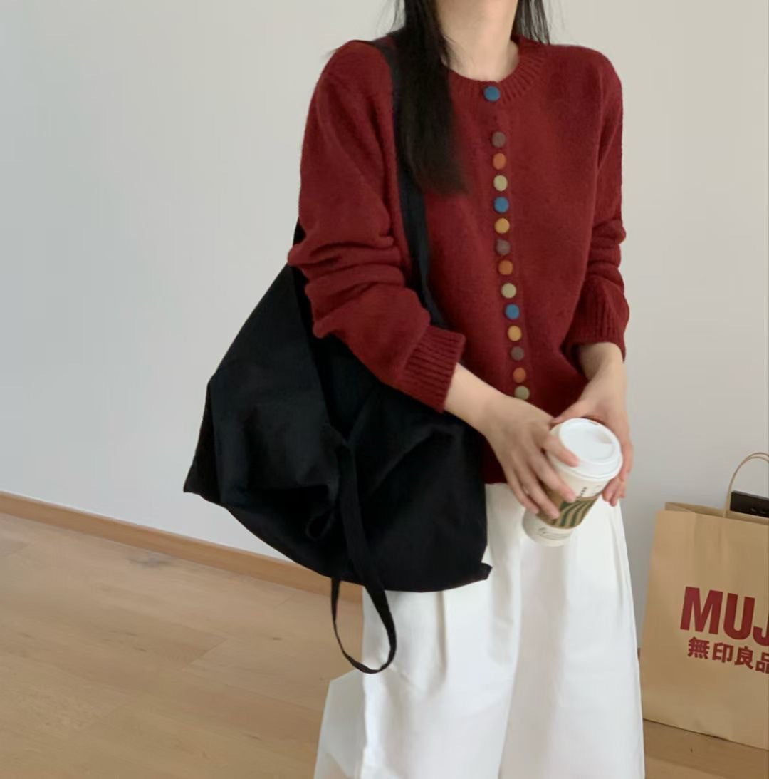 Kvinders cardigan med farverige knapdetaljer og casual snit Stilla