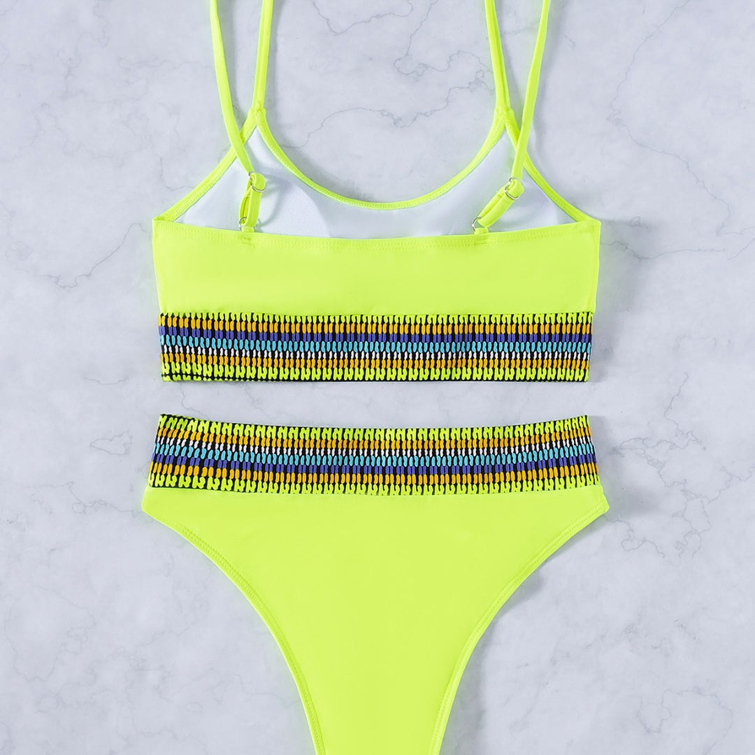 Dame højtaljet bikini med sportlig design og farverig kant Skovae