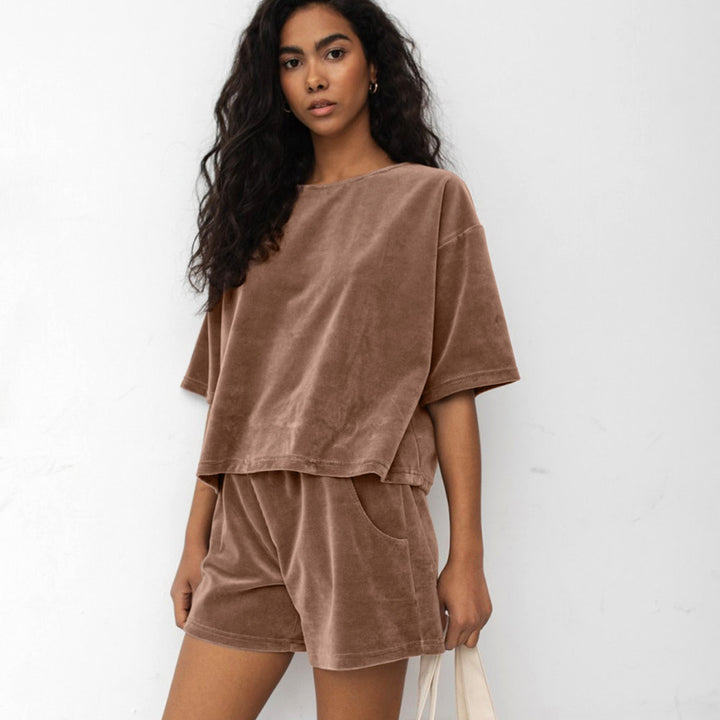 Dame komfortabelt krammesweat-set med oversized top og shorts Stilla