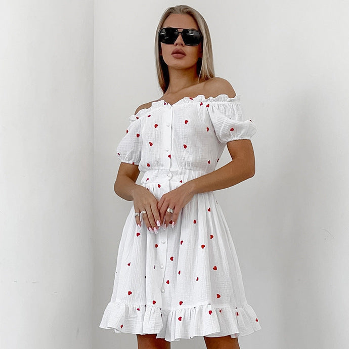 Dame hverdagskjole med off-shoulder design og broderet hjerte mønster Stilla
