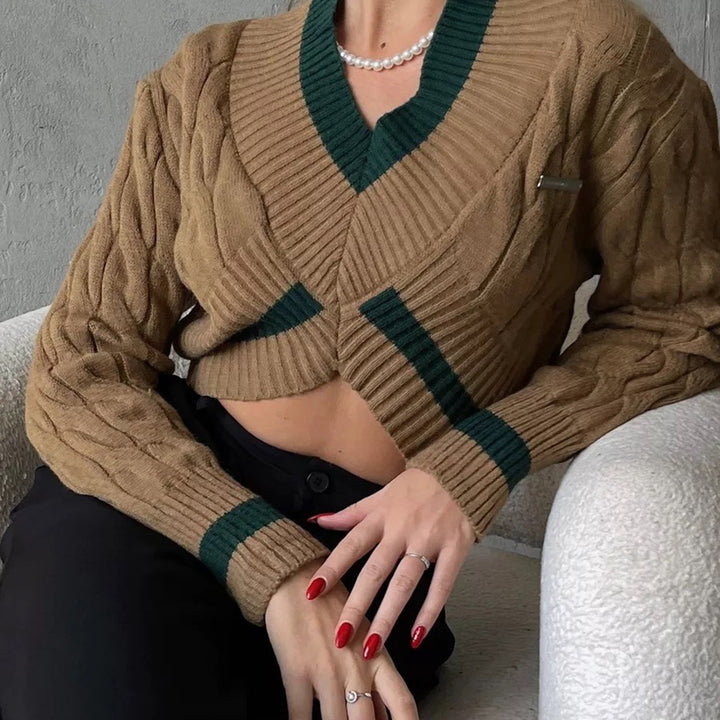 Femme Kort skåret fletmønster-sweater med kontrastdetaljer Stilla