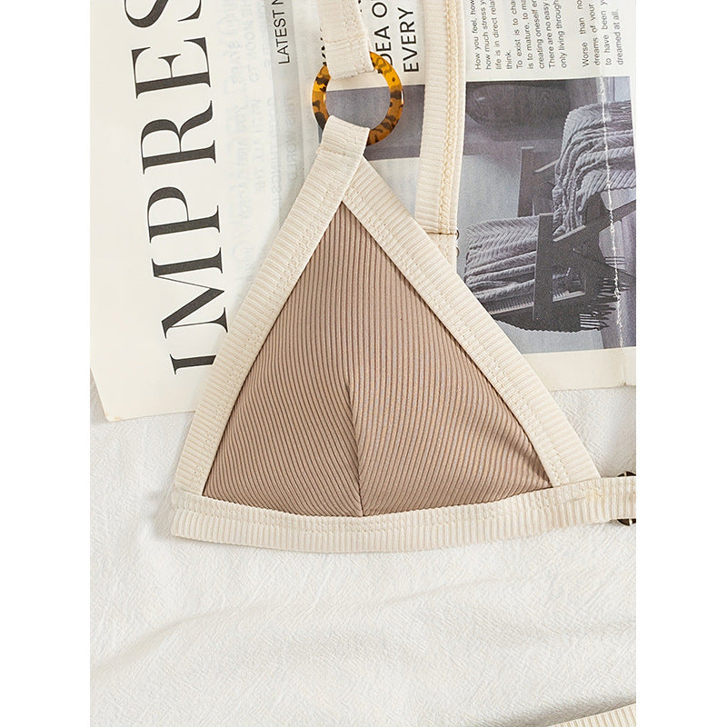 Dame Triangel-Bikini med elegante stropper og detaljeret design Skovae
