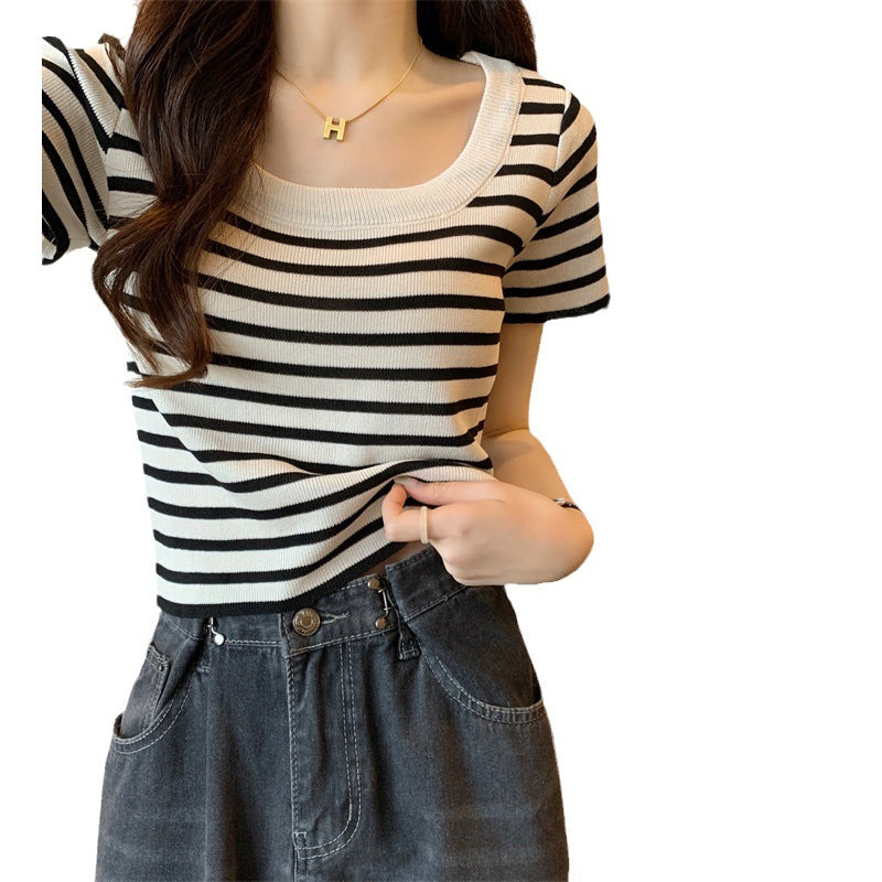 Kvindernes cropped stribede top med moderne knude design og elastisk kant Skovae