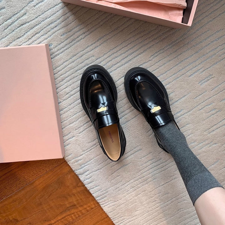 Dame Chunky Platform Slipper med dekorativt guldaccent Stilla