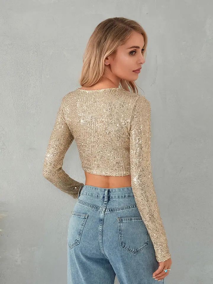 Kvindernes glitrende crop top med lange ærmer og tætsiddende pasform