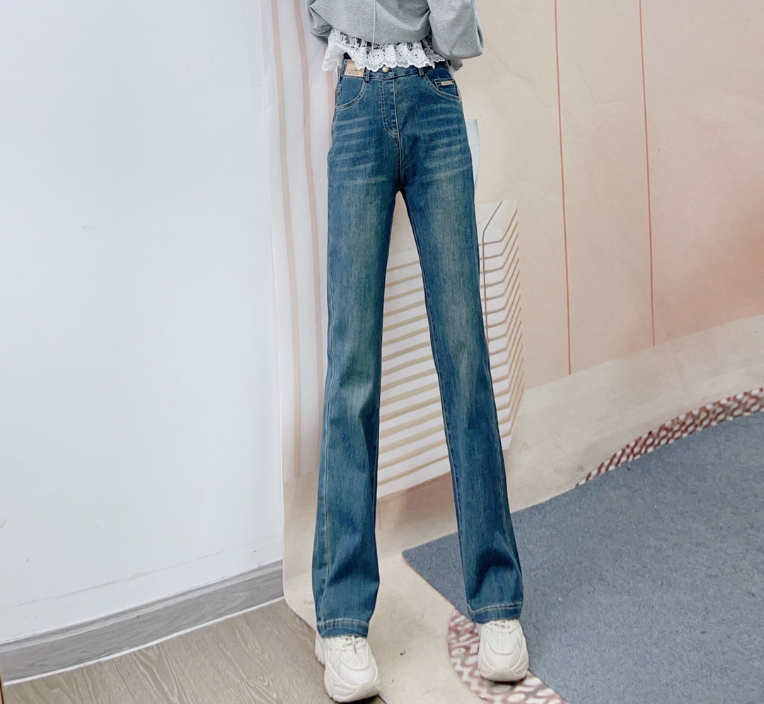 Dame Bredskårne High-Waist Jeans i vintage-stil med afslappet snit og elegante folder Stilla
