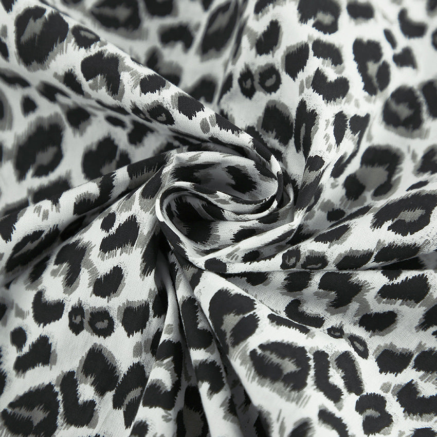 Damebluse med leopardmønster og legesyge krave Stilla