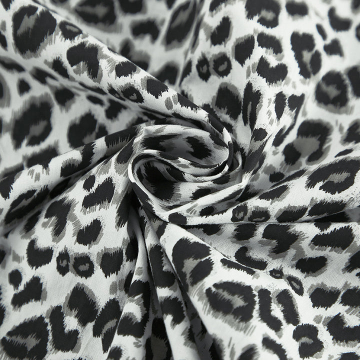 Damebluse med leopardmønster og legesyge krave Stilla