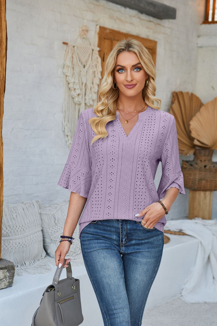 Damebluse med elegant hulsyning Stilla