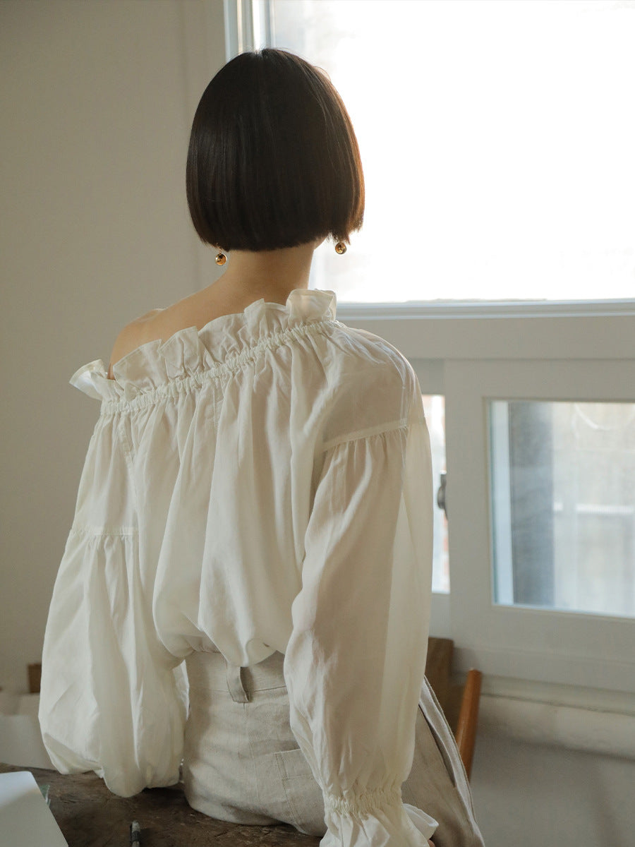 Dame Off-Shoulder Bluse med ruffle detaljer og perfekt pasform Stilla