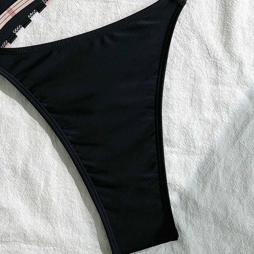 Dame Triangel-Bikini med justerbare stropper og elegante flæse detaljer Skovae