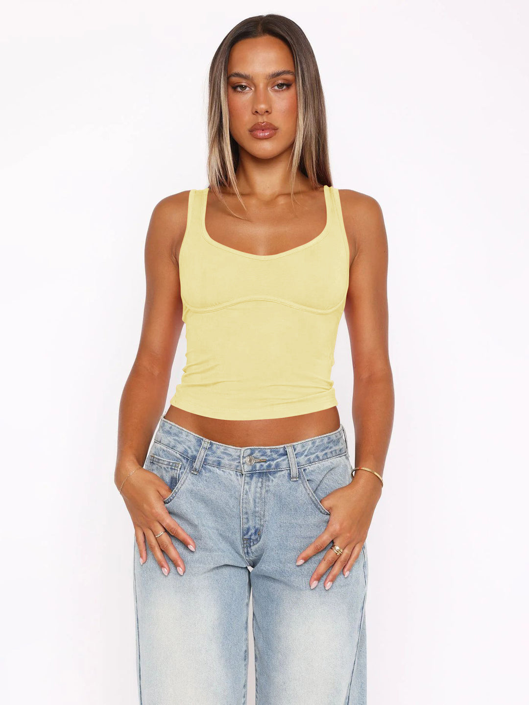 Dame crop-top med brede stropper og integreret bustier Stilla
