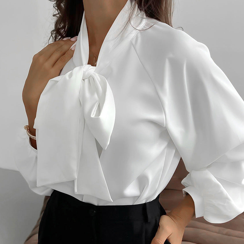 Dame elegant bluse med smart indpakningsdesign og brede ærmer Stilla