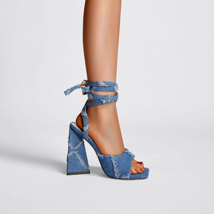 Femme Fashion-Forward Denim Hælesandaler med skulpturel Blokhæl Stilla