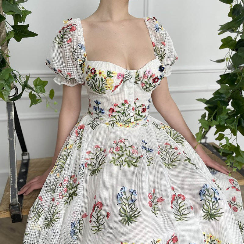 Dame Blomsterbroderet Maxikjole med Puffærmer og Høj Nederdel Stilla
