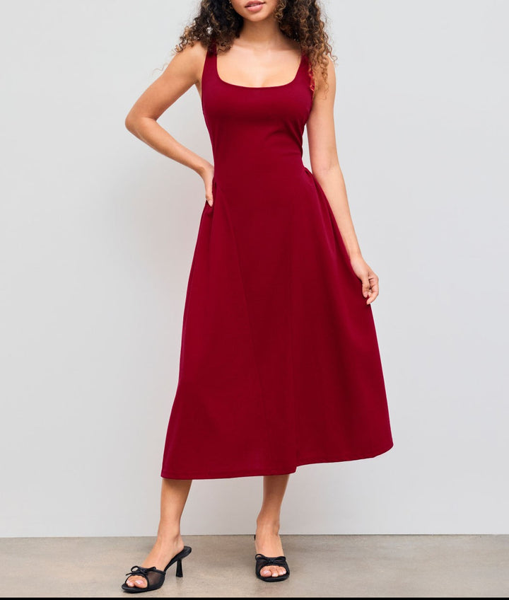 Dame maxikjole med off-shoulder design og figurvenlig pasform Skovae