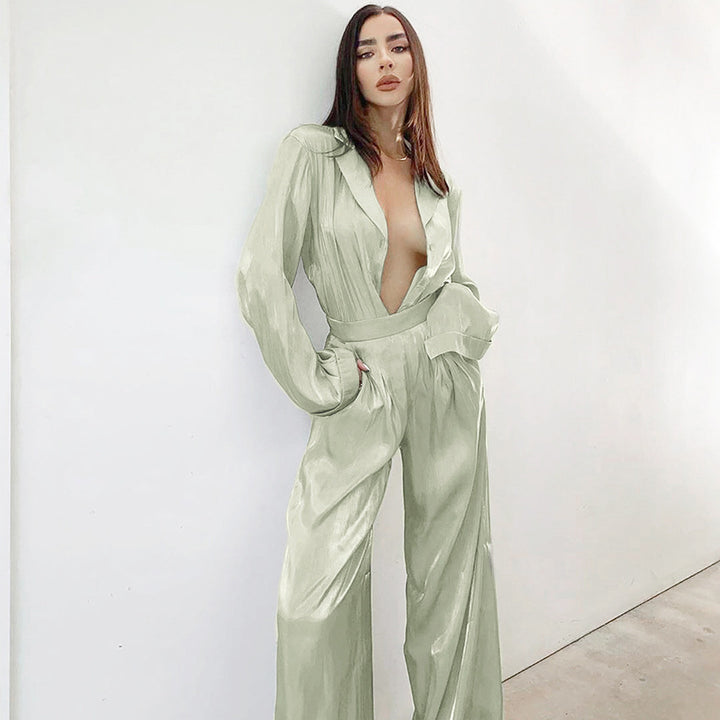 Dame Satin Pyjamasæt med elegant snit og knapdetaljer Stilla
