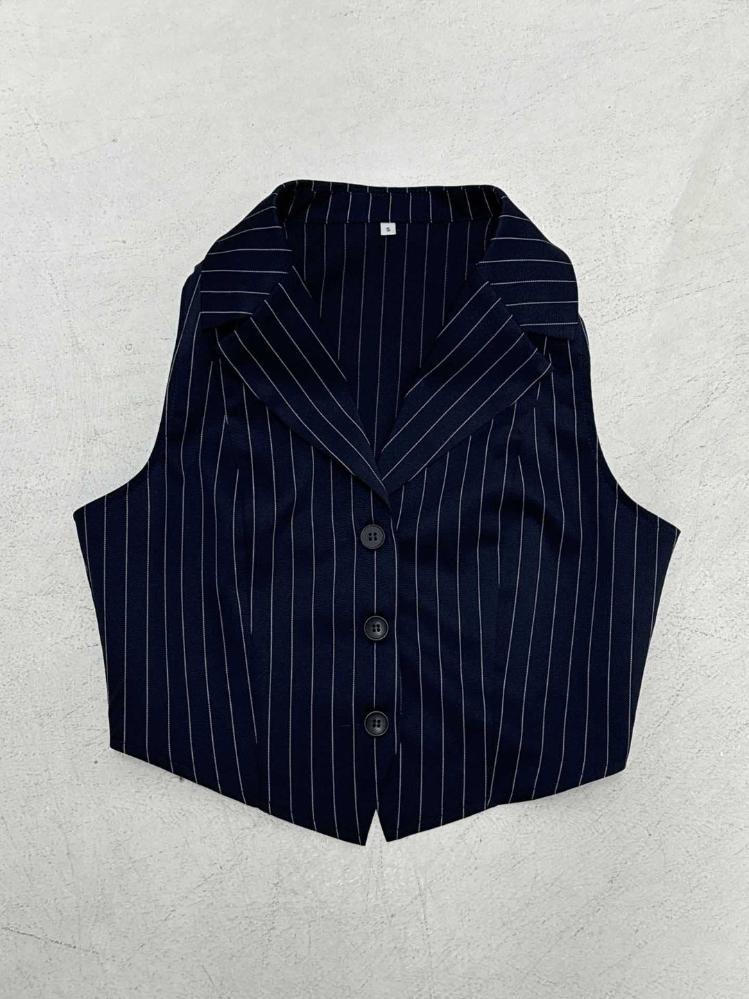 Damen ausgestelltes Bustier-Oberteil mit feinen Streifen und Knopfdetails Skovae
