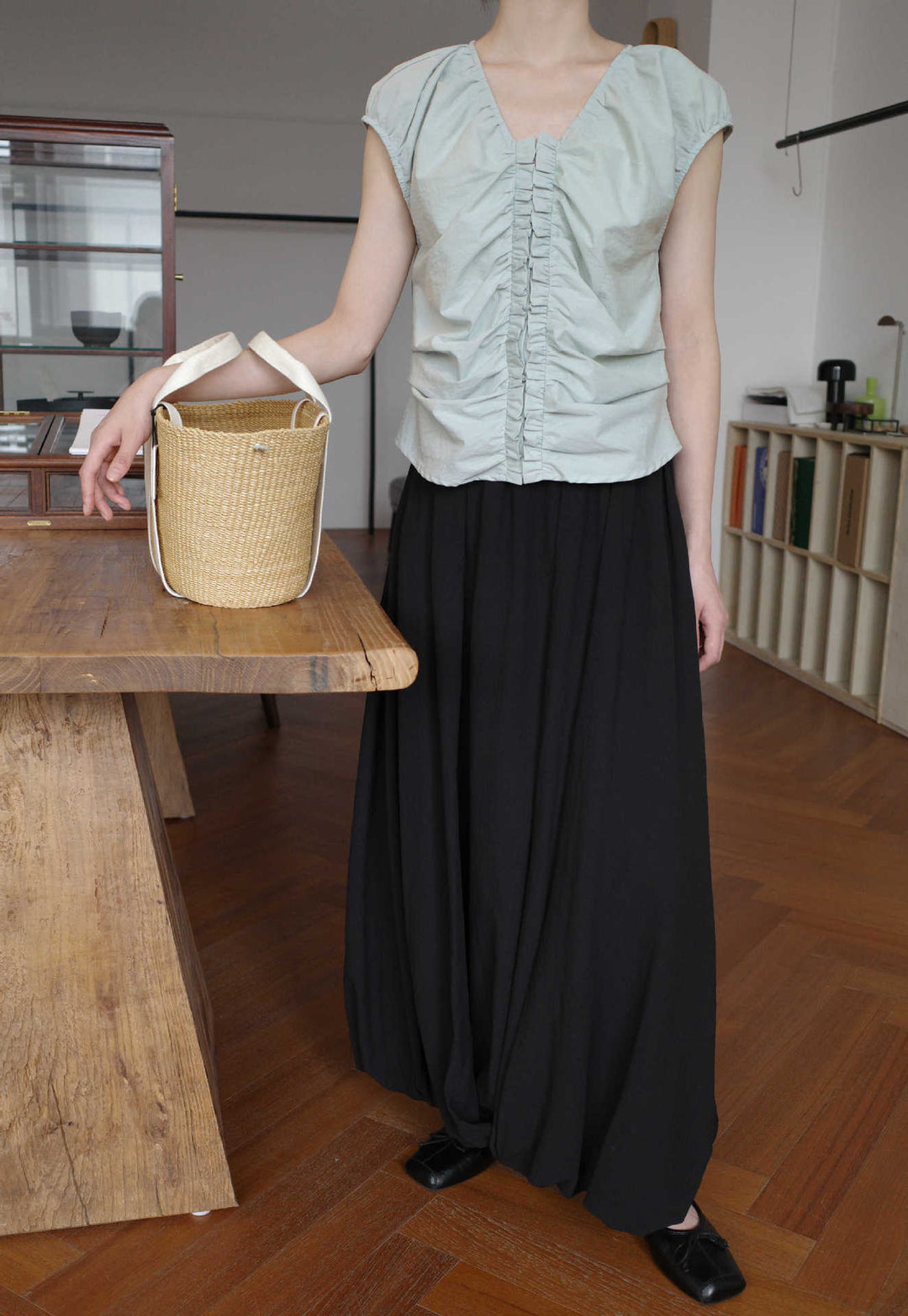 Dame ruffled blouse med elegant V-halsudskæring og fin tekstur Stilla