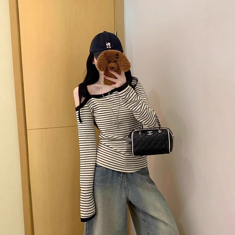 Dame langærmet top med off-shoulder design og fashionable striber Stilla