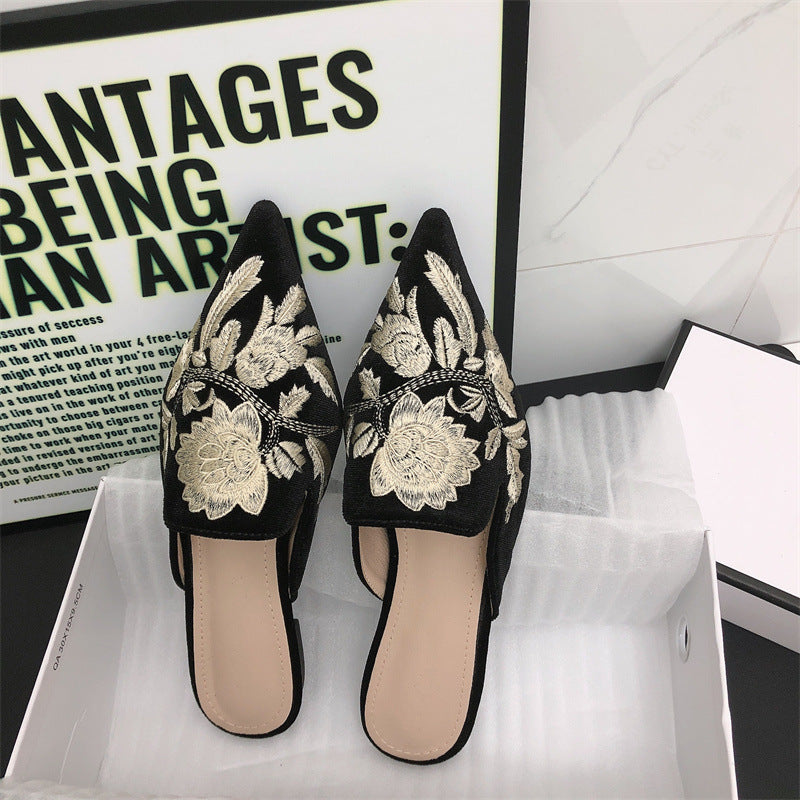 Dame mules med luksuriøse broderier og elegant spidsedesign Stilla
