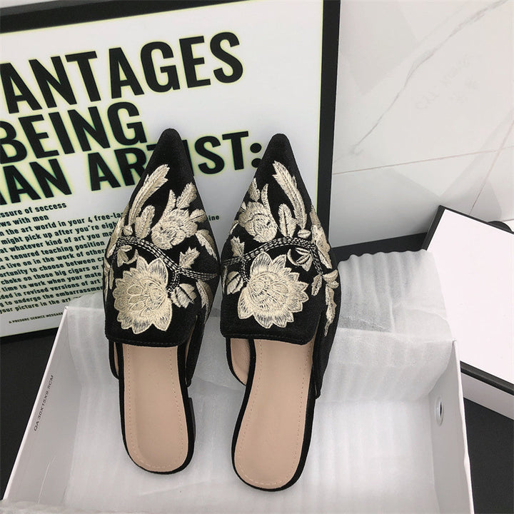 Dame mules med luksuriøse broderier og elegant spidsedesign Stilla