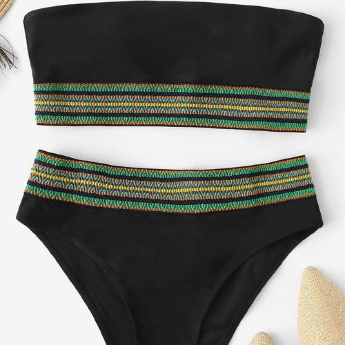 Dame Bandeau-Bikini-sæt med mode grundtone og kunstnerisk farbånd-applikation Stilla
