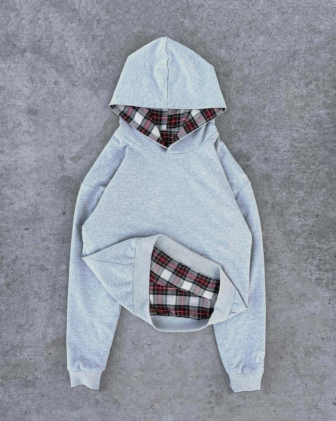 Dame afslappet hoodie med quiltet inderside og kontrasterende ternet mønster Stilla