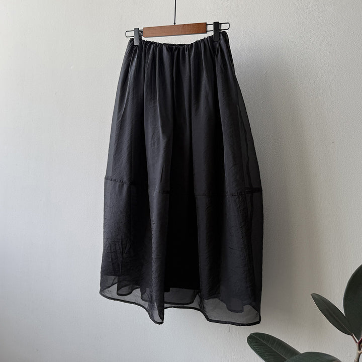 Dame Maxiskirt i let, åndbart materiale med elastisk talje og elegant snit Stilla