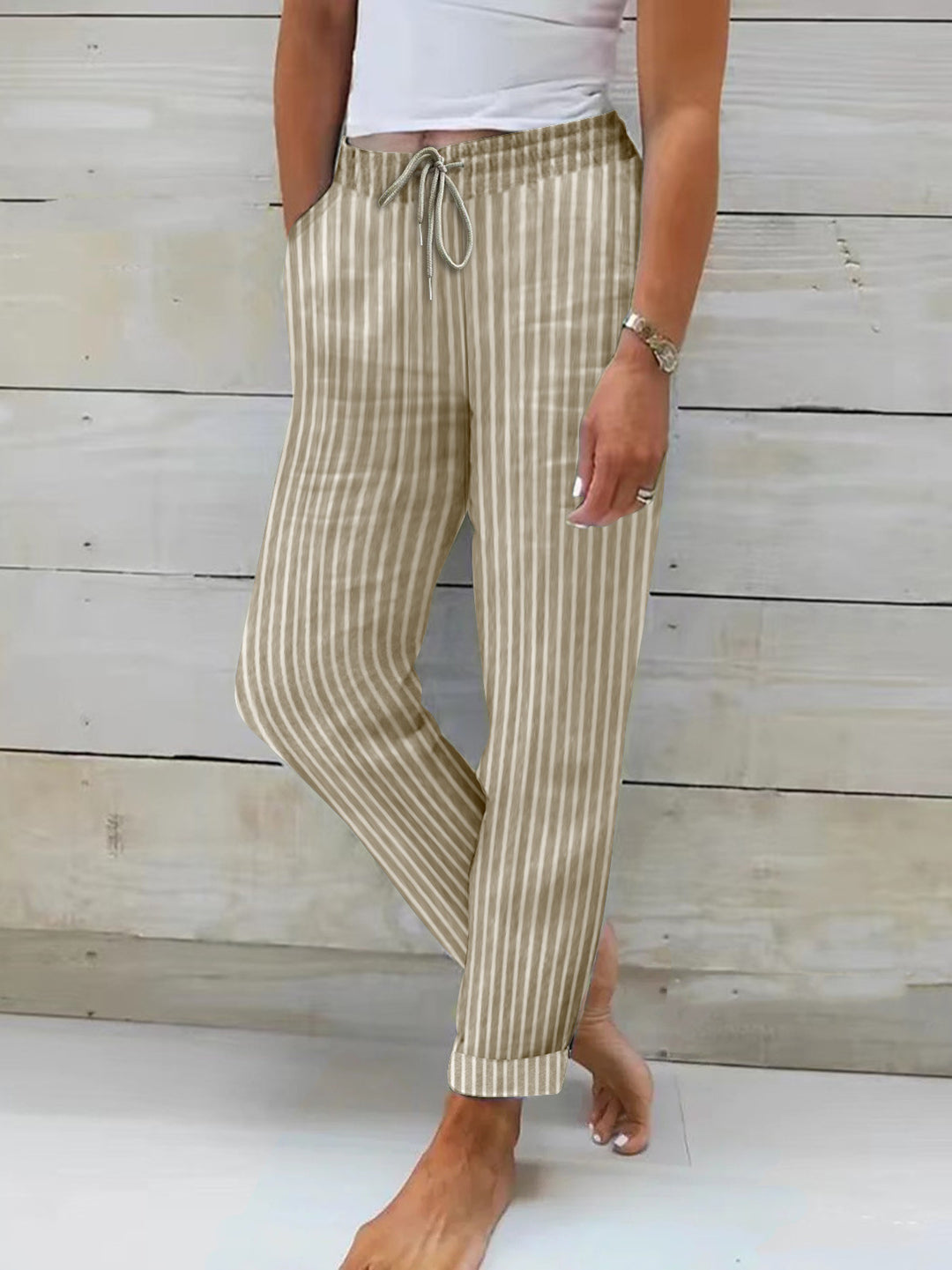 Dame fritidshose med trendy stribet mønster og elastisk talje Stilla