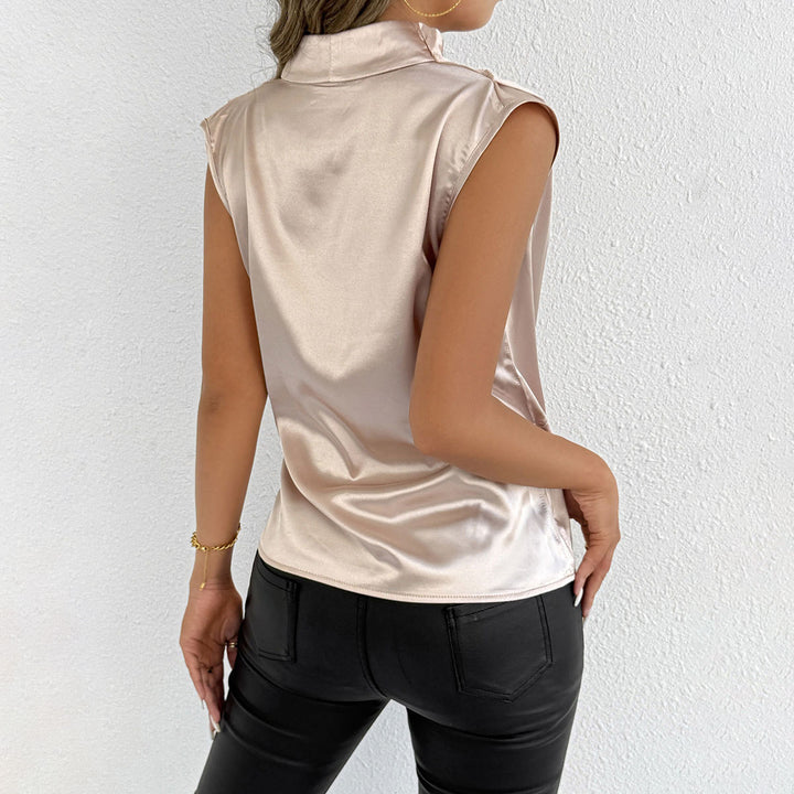 Dame satin-vriddetop med elegant snit og moderne detaljer Skovae