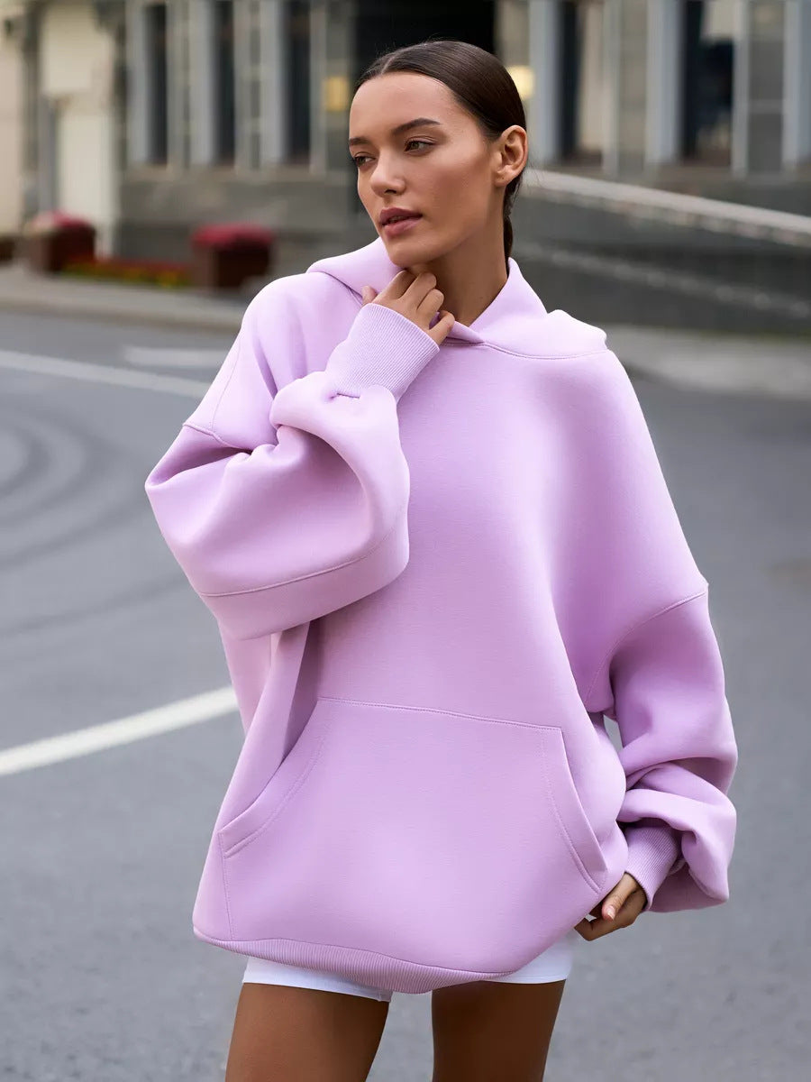 Kvinders oversized hoodie med voluminøse ærmer og integreret kængurulomme Skovae