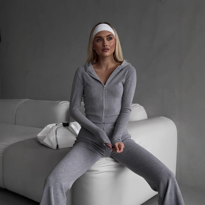 Kvinders sporty zip hoodie sæt med en tætsiddende pasform og elastisk talje Skovae