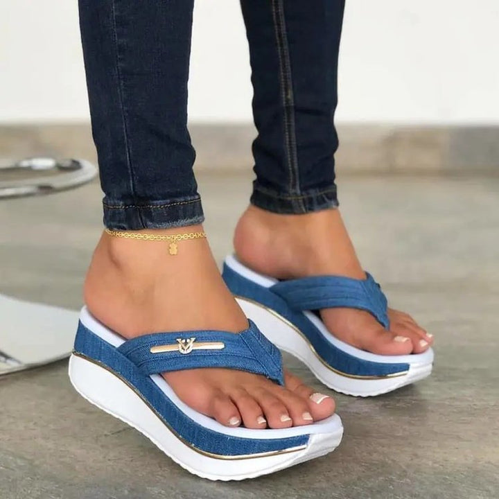 Dame Wedge-sandaler med innovativ remstruktur og komfortabelt fodseng Stilla