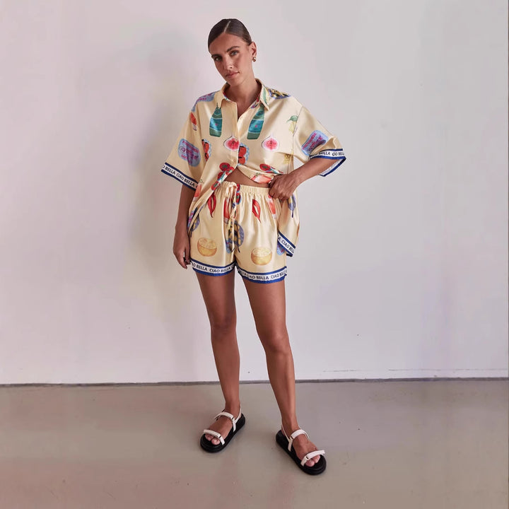 Women's set consisting of stylish short-sleeve shirt and shorts in summer design Skovae