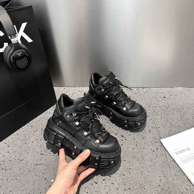 Dame Chunky High-Top Sneakers med ekstravagant profil og robuste applikationer Stilla