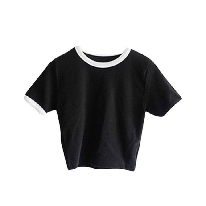 Kvinders cropped T-shirt med kontrasterende ærmeopkanter og afslappet pasform