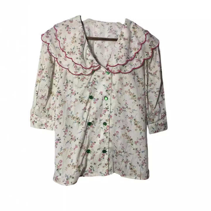 Damebluse med voluminøse puffærmer og blomsteretternet krave Stilla