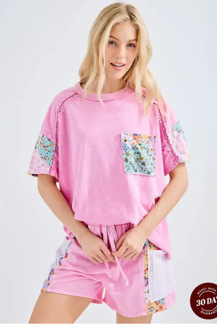 Dame nan kort sæt af huset lavet af bomuldsjersey med blomster patchwork udseende brystlomme og snoretræk Skovae